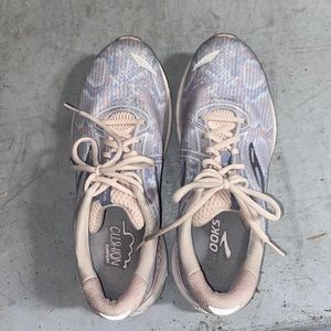 Brooks snakeskin print adrenaline size 10 used